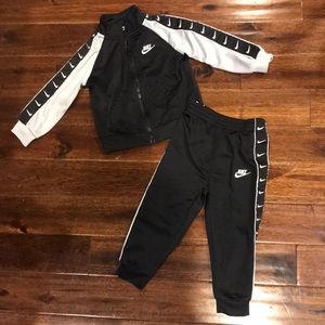 Toddler boy’s Nike outfit